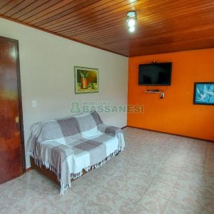 Casa com 220m², 4 dormitórios, 2 vagas, no bairro Santa Catarina em Caxias do Sul para Comprar