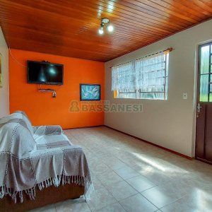 Casa com 220m², 4 dormitórios, 2 vagas, no bairro Santa Catarina em Caxias do Sul para Comprar