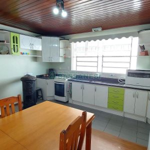 Casa com 220m², 4 dormitórios, 2 vagas, no bairro Santa Catarina em Caxias do Sul para Comprar
