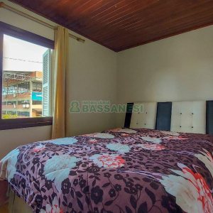 Casa com 220m², 4 dormitórios, 2 vagas, no bairro Santa Catarina em Caxias do Sul para Comprar