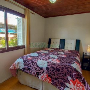 Casa com 220m², 4 dormitórios, 2 vagas, no bairro Santa Catarina em Caxias do Sul para Comprar