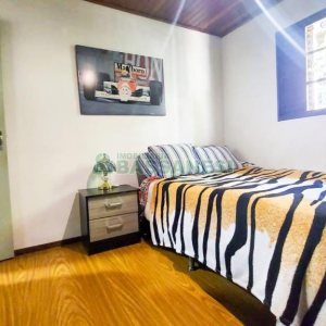 Casa com 220m², 4 dormitórios, 2 vagas, no bairro Santa Catarina em Caxias do Sul para Comprar