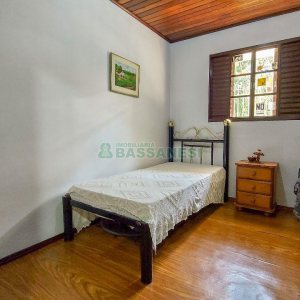 Casa com 220m², 4 dormitórios, 2 vagas, no bairro Santa Catarina em Caxias do Sul para Comprar
