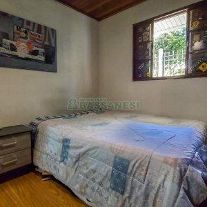 Casa com 220m², 4 dormitórios, 2 vagas, no bairro Santa Catarina em Caxias do Sul para Comprar