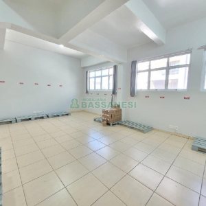 Loja com 200m², 1 vaga, no bairro Pio X em Caxias do Sul para Alugar