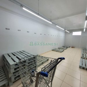 Loja com 200m², 1 vaga, no bairro Pio X em Caxias do Sul para Alugar