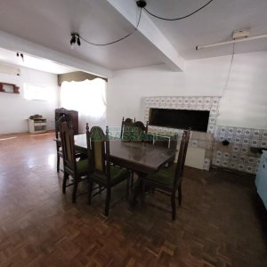 Casa com 335m², 6 dormitórios, 2 vagas, no bairro Exposição em Caxias do Sul para Comprar