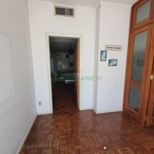 Casa com 335m², 6 dormitórios, 2 vagas, no bairro Exposição em Caxias do Sul para Comprar