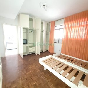 Casa com 335m², 6 dormitórios, 2 vagas, no bairro Exposição em Caxias do Sul para Comprar