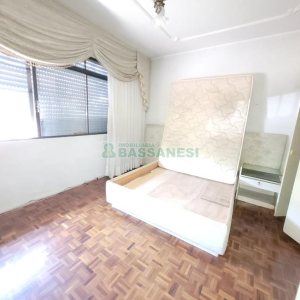 Casa com 335m², 6 dormitórios, 2 vagas, no bairro Exposição em Caxias do Sul para Comprar