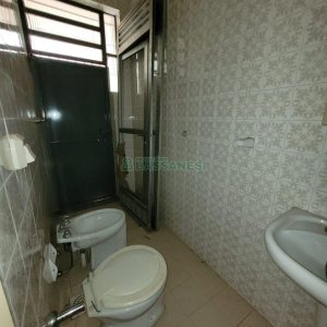 Casa com 335m², 6 dormitórios, 2 vagas, no bairro Exposição em Caxias do Sul para Comprar