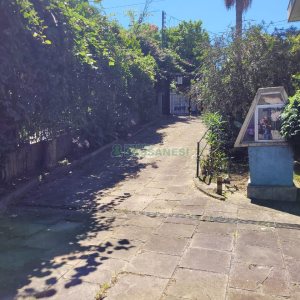 Casa com 335m², 6 dormitórios, 2 vagas, no bairro Exposição em Caxias do Sul para Comprar