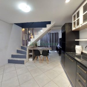 Sobrado Mobiliado com 80m², 2 dormitórios, 1 vaga, no bairro Santa Catarina em Caxias do Sul para Comprar