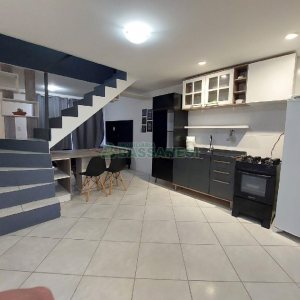 Sobrado Mobiliado com 80m², 2 dormitórios, 1 vaga, no bairro Santa Catarina em Caxias do Sul para Comprar