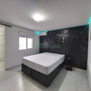 Sobrado Mobiliado com 80m², 2 dormitórios, 1 vaga, no bairro Santa Catarina em Caxias do Sul para Comprar