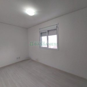 Sobrado Mobiliado com 80m², 2 dormitórios, 1 vaga, no bairro Santa Catarina em Caxias do Sul para Comprar