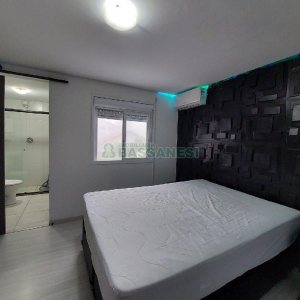 Sobrado Mobiliado com 80m², 2 dormitórios, 1 vaga, no bairro Santa Catarina em Caxias do Sul para Comprar