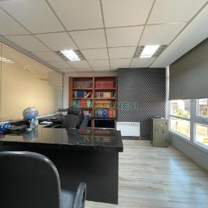 Sala Mobiliada com 297m², 2 vagas, no bairro Sanvitto em Caxias do Sul para Alugar
