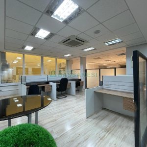 Sala Mobiliada com 297m², 2 vagas, no bairro Sanvitto em Caxias do Sul para Alugar