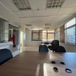 Sala Mobiliada com 297m², 2 vagas, no bairro Sanvitto em Caxias do Sul para Alugar