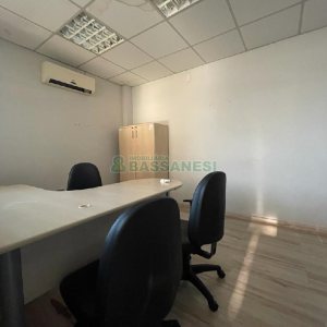 Sala Mobiliada com 297m², 2 vagas, no bairro Sanvitto em Caxias do Sul para Alugar