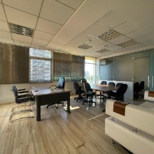 Sala Mobiliada com 297m², 2 vagas, no bairro Sanvitto em Caxias do Sul para Alugar
