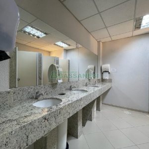 Sala Mobiliada com 297m², 2 vagas, no bairro Sanvitto em Caxias do Sul para Alugar