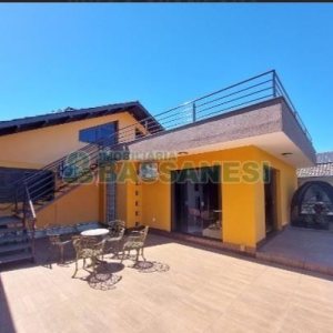 Casa com 356m², 5 dormitórios, 2 vagas, no bairro Charqueadas em Caxias do Sul para Comprar