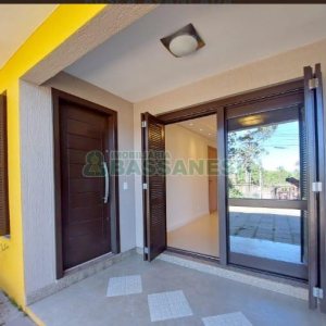 Casa com 356m², 5 dormitórios, 2 vagas, no bairro Charqueadas em Caxias do Sul para Comprar