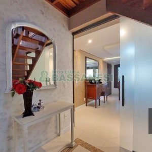 Casa com 356m², 5 dormitórios, 2 vagas, no bairro Charqueadas em Caxias do Sul para Comprar