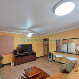 Casa com 356m², 5 dormitórios, 2 vagas, no bairro Charqueadas em Caxias do Sul para Comprar