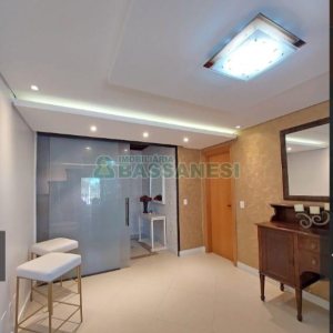 Casa com 356m², 5 dormitórios, 2 vagas, no bairro Charqueadas em Caxias do Sul para Comprar