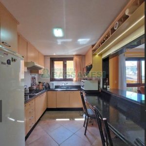 Casa com 356m², 5 dormitórios, 2 vagas, no bairro Charqueadas em Caxias do Sul para Comprar