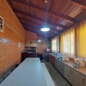 Casa com 356m², 5 dormitórios, 2 vagas, no bairro Charqueadas em Caxias do Sul para Comprar