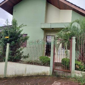 Casa com 150m², 3 dormitórios, 3 vagas, no bairro Kayser em Caxias do Sul para Comprar