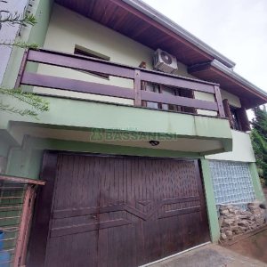 Casa com 150m², 3 dormitórios, 3 vagas, no bairro Kayser em Caxias do Sul para Comprar