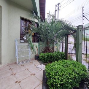 Casa com 150m², 3 dormitórios, 3 vagas, no bairro Kayser em Caxias do Sul para Comprar