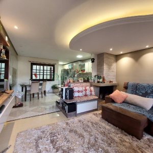 Casa com 150m², 3 dormitórios, 3 vagas, no bairro Kayser em Caxias do Sul para Comprar