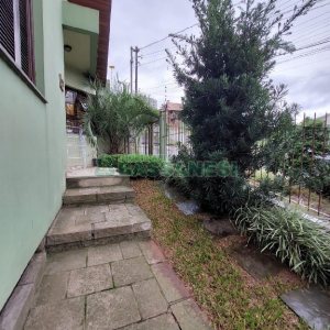 Casa com 150m², 3 dormitórios, 3 vagas, no bairro Kayser em Caxias do Sul para Comprar