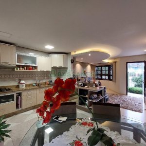 Casa com 150m², 3 dormitórios, 3 vagas, no bairro Kayser em Caxias do Sul para Comprar