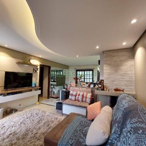 Casa com 150m², 3 dormitórios, 3 vagas, no bairro Kayser em Caxias do Sul para Comprar