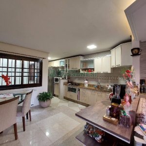 Casa com 150m², 3 dormitórios, 3 vagas, no bairro Kayser em Caxias do Sul para Comprar