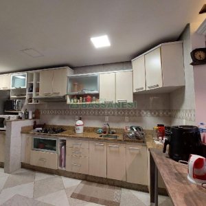 Casa com 150m², 3 dormitórios, 3 vagas, no bairro Kayser em Caxias do Sul para Comprar