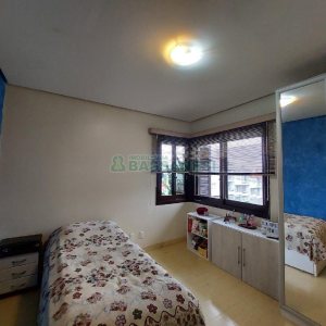 Casa com 150m², 3 dormitórios, 3 vagas, no bairro Kayser em Caxias do Sul para Comprar