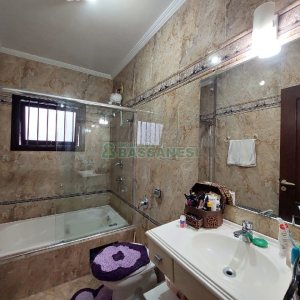 Casa com 150m², 3 dormitórios, 3 vagas, no bairro Kayser em Caxias do Sul para Comprar