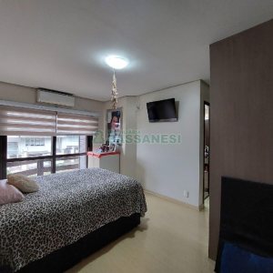 Casa com 150m², 3 dormitórios, 3 vagas, no bairro Kayser em Caxias do Sul para Comprar