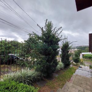 Casa com 150m², 3 dormitórios, 3 vagas, no bairro Kayser em Caxias do Sul para Comprar