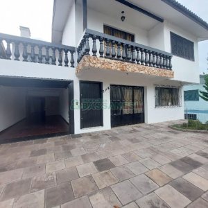 Casa com 232m², 3 dormitórios, 1 vaga, no bairro Cruzeiro em Caxias do Sul para Alugar