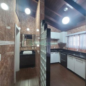 Casa com 232m², 3 dormitórios, 1 vaga, no bairro Cruzeiro em Caxias do Sul para Alugar