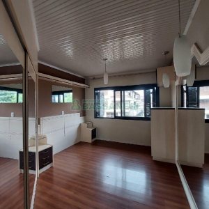 Casa com 232m², 3 dormitórios, 1 vaga, no bairro Cruzeiro em Caxias do Sul para Alugar